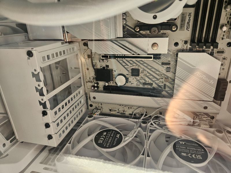 Photo 1 of ***************FOR PARTS ONLY- MISSING GRAPHICS CARD*****************
Thermaltake Reactor 9880S Gaming Desktop (AMD Ryzen™ 7 9800X3D, ToughRam 32GB DDR5 6400MT/s RGB Memory, NVIDIA® GeForce RTX™ 5080, 2TB NVMe M.2, WiFi, Windows 11) T6WT-X870-580-LCS