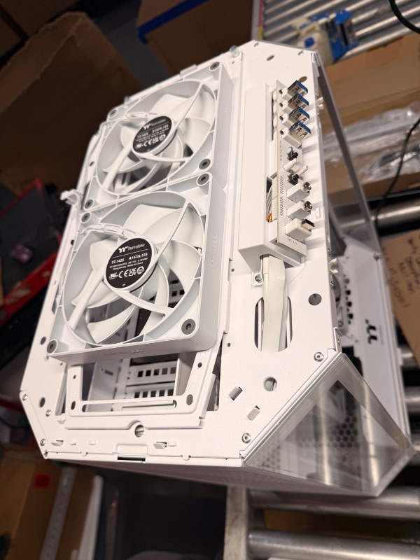 Photo 1 of ***************FOR PARTS ONLY- MISSING GRAPHICS CARD*****************
Thermaltake Reactor 9880S Gaming Desktop (AMD Ryzen™ 7 9800X3D, ToughRam 32GB DDR5 6400MT/s RGB Memory, NVIDIA® GeForce RTX™ 5080, 2TB NVMe M.2, WiFi, Windows 11) T6WT-X870-580-LCS