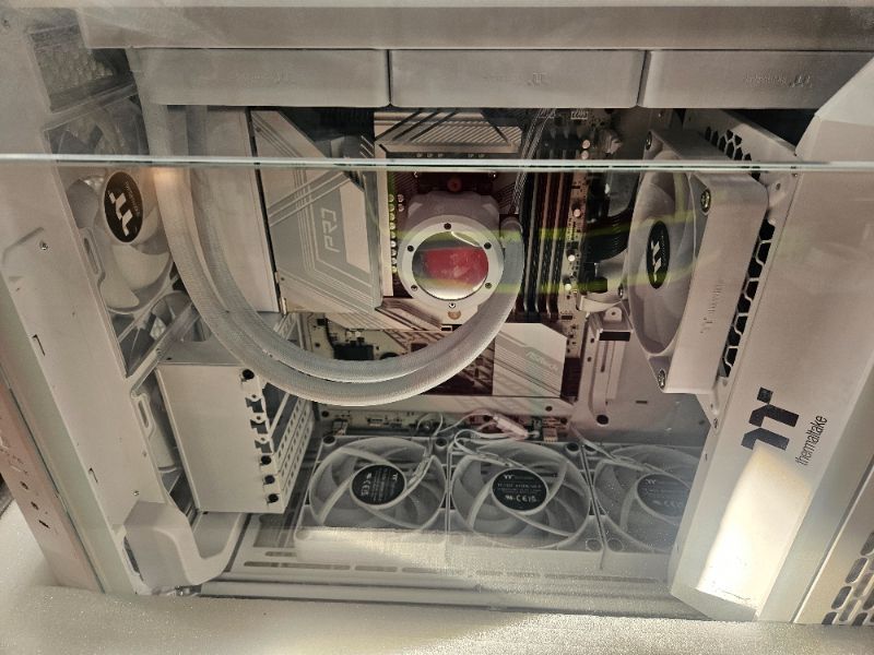 Photo 1 of ***************FOR PARTS ONLY- MISSING GRAPHICS CARD*****************
Thermaltake Reactor 9880S Gaming Desktop (AMD Ryzen™ 7 9800X3D, ToughRam 32GB DDR5 6400MT/s RGB Memory, NVIDIA® GeForce RTX™ 5080, 2TB NVMe M.2, WiFi, Windows 11) T6WT-X870-580-LCS