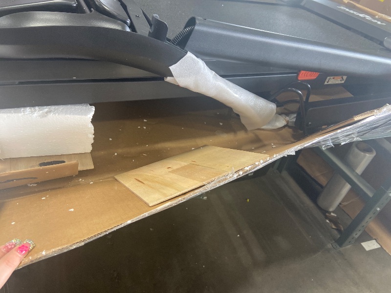 Photo 1 of ** FOR PARTS ONLY **
THERUN Incline Treadmill, 0-12% Incline Treadmill for Running and Walking, 300 lbs Weight Capacity, Wide Belt,3.0HP,18" LED Screen, 2 Layers Shock-Absorbing Red