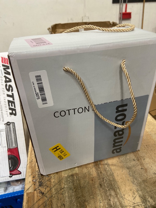 Photo 1 of **FACTORY SEALED** Shilucheng 100% Cotton Queen Size Sheets Set - 600 Thread Count?Luxury Egyptian Cotton Bed Sheets?5-Star Hotel Quality Sheets, Breathable & Cooling, 16 Inch Deep Pocket - 4 Piece (Linen, Queen)