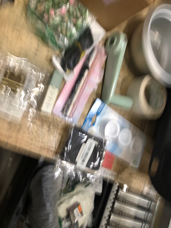 Photo 1 of ***Bundle of miscellaneous home goods
