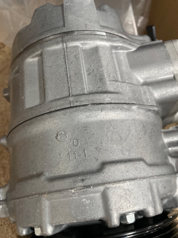 Photo 1 of 0008302600 AC Air Conditioner Compressor Assembly with Clutch Compatible with Mercedes-Benz E250 2014-16 L4 2.1L,E300 15-16,E350 2014 2016,E400 16-17,SL400 15-16,CLS400 15-17,GLK250 13-15,ML350 2015