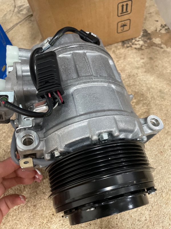 Photo 1 of 0008302600 AC Air Conditioner Compressor Assembly with Clutch Compatible with Mercedes-Benz E250 2014-16 L4 2.1L,E300 15-16,E350 2014 2016,E400 16-17,SL400 15-16,CLS400 15-17,GLK250 13-15,ML350 2015