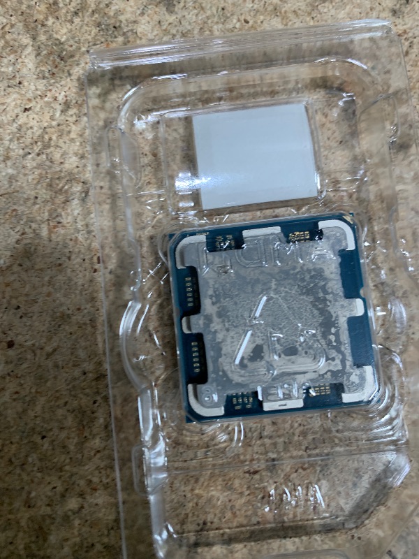 Photo 1 of **For PARTS ONLY *** AMD Ryzen™ 7 9700X 8-Core, 16-Thread Unlocked Desktop Processor