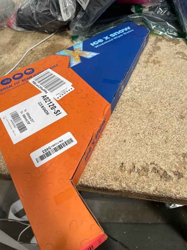 Photo 1 of 21"+20" Water Repellent Windshield Wiper Blades Replacement For HONDA CRV 2006-2002 BMW Z4 2008-2003 M3 1999 VOLVO S40/V40 2004-2000 NISSAN Altima 2001-1999 Automotive Silicone Wiper Blades