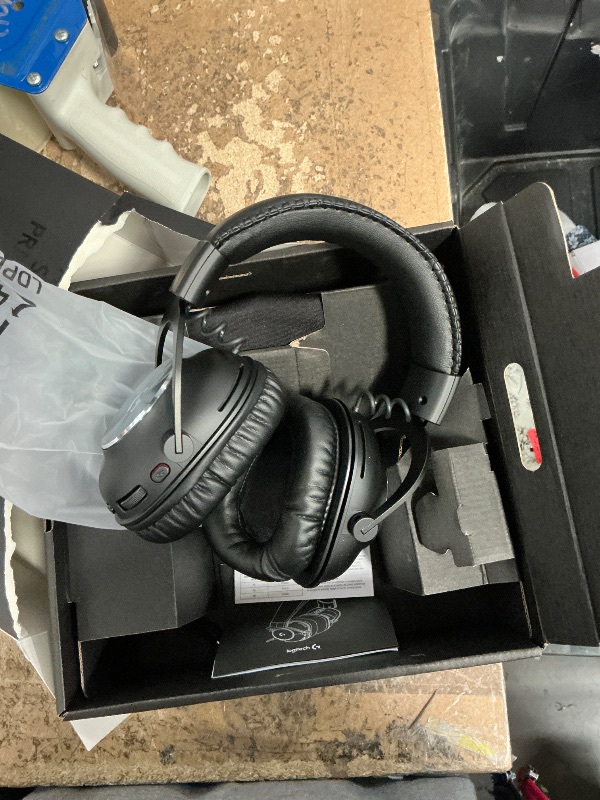 Photo 1 of ***PARTIAL SET - PRICE ADJUSTED***
Logitech G PRO X Wireless LIGHTSPEED Gaming Headset with Blue VO!CE Mic Filter Tech, 50 mm PRO-G Drivers, and DTS Headphone:X 2.0 Surround Sound, 20+ Hour Battery Life - Black