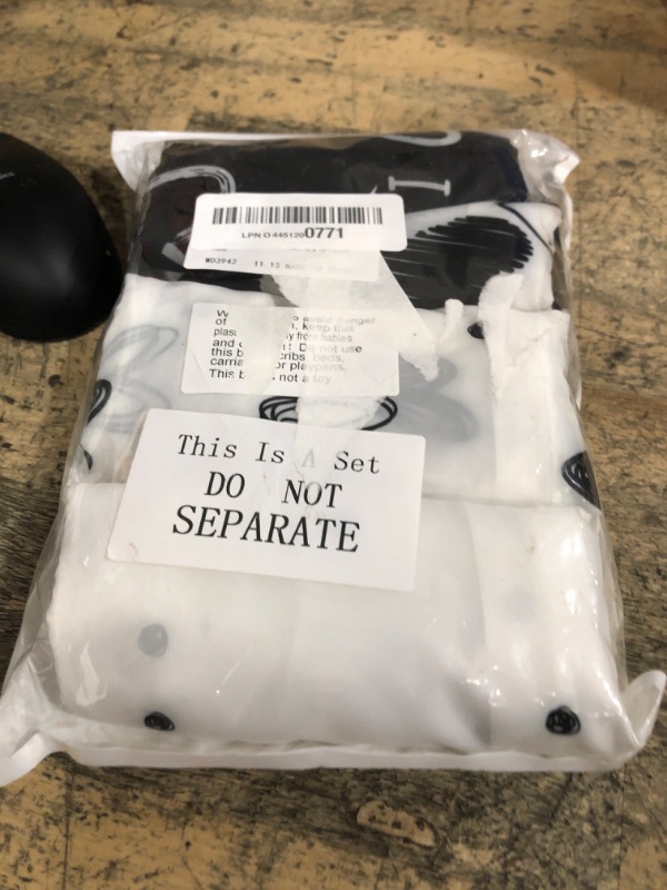 Photo 1 of ***PATTERN BLACK&WHITE WITH HEARTS***Frienda 4 Pcs Large Waterproof Wet Dry Bag for Baby Swimsuit 20x16 inches Reusable Washable Travel Diaper Bag Sealed with Handle for Travel Beach Gym Clothes and Toiletries Pool