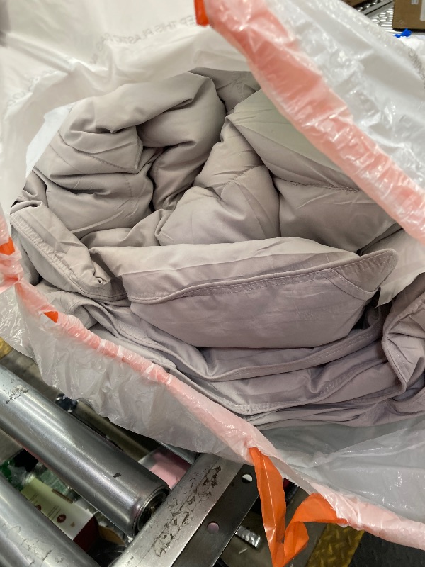 Photo 1 of ***Need to be clean***
Teler Goose Feather Down Comforter Full Size, Soft Feather Down Duvet Insert with Corner Tabs All Season Bed Comforter(82"x86",Light Gray)
