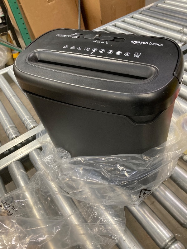 Photo 1 of ***SELLING AS PARTS ONLY -NON-FUNCTIONAL *** Amazon Basics 8-Sheet Cross Cut Paper Shredder and Credit Card Shredder - Black