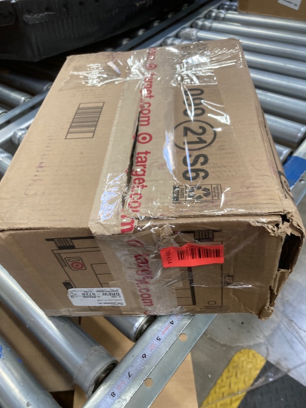 Photo 1 of ***Need to be wash****
Amazon Basics Lightweight Super Soft Easy Care Breathable Microfiber, Bed Sheet Set with 14-Inch Deep Pockets, King, Emerald Green, Solid