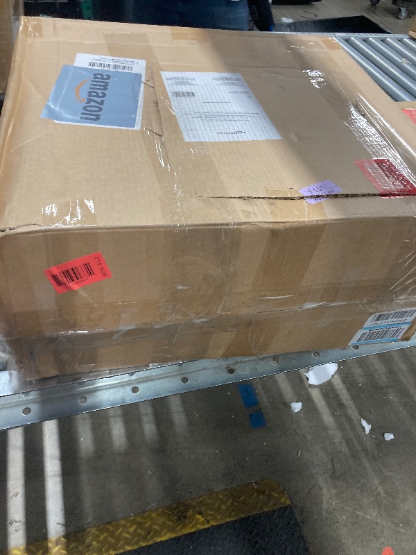 Photo 1 of ***Parts only***

Amazon Basics Rolling Desk Chair, Adjustable, Low Back, Padded Seat, Breathable Mesh, Swivel, Black, 21.25" D x 22.5" W x 38" H