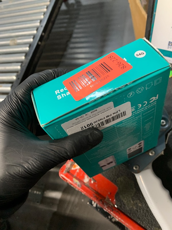 Photo 1 of ?R36MAX 4000mAh Portable Rechargeable Handheld Retro Game Console,Comfort Non-Slip Handheld Standing Retro Game Console with 64G TF Car,4.0-inch Screen,for Office,White