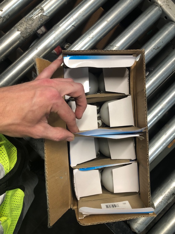 Photo 1 of ***4 PACK TOTAL OF 16 BULBS*** Great Value LED Light Bulbs, 100 Watt Replacement, Daylight, A19 General Purpose Bulbs, 4 pack X4