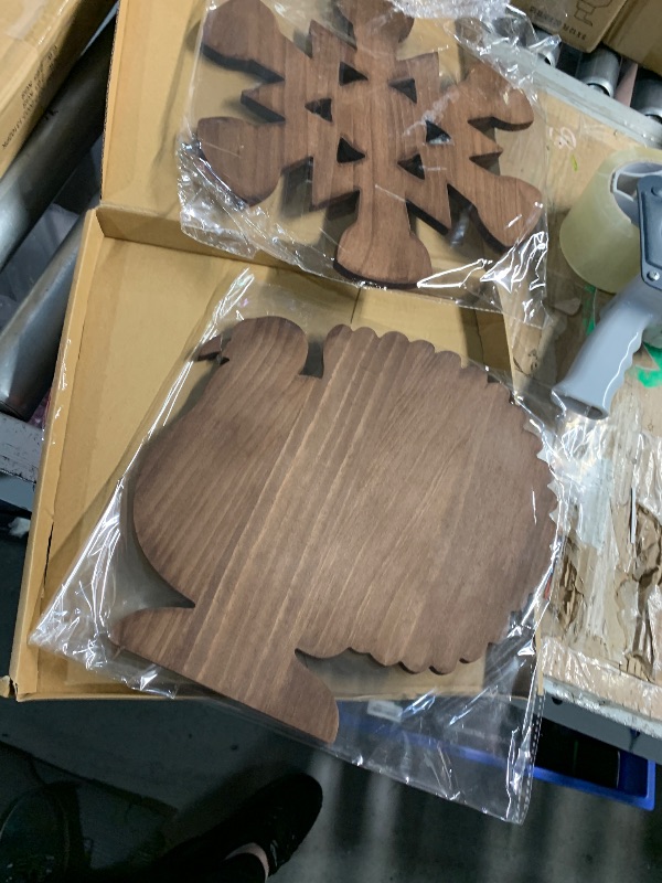 Photo 1 of ***(MINOR DAMAGE/ SEE NOTES FOR DETAILS)***LOYIM 2 Pcs Christmas Snowflake Shaped Cutting Board Christmas Wood Snowflakes Charcuterie Boards Wooden Xmas Serving Tray Fruit Appetizer Platter Veggie Trays for Kitchen