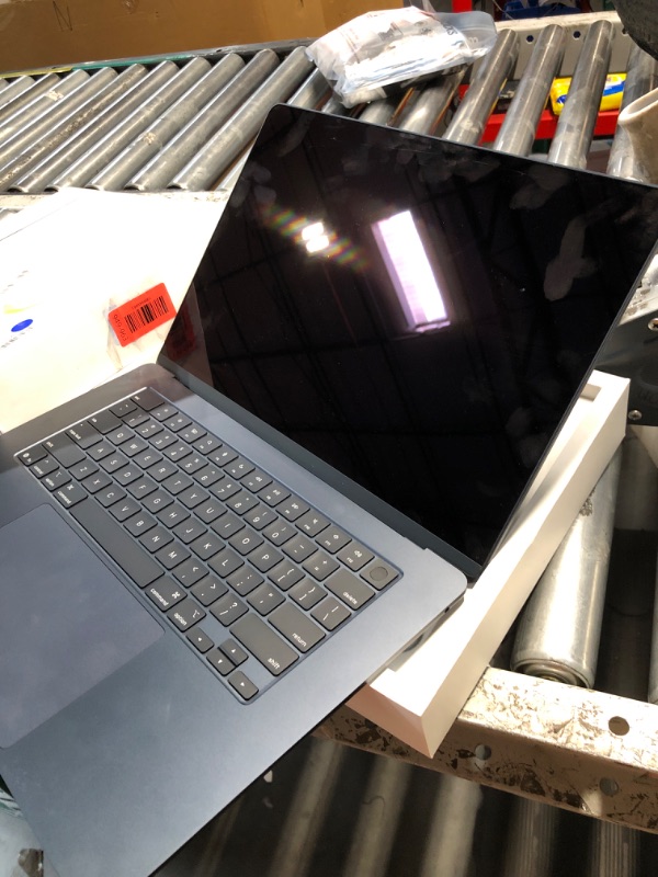 Photo 1 of ***DAMAGED - SEE NOTES/PICTURES*** Apple 2023 MacBook Air 15-inch Laptop with M4 chip: Built for Apple Intelligence, 15.3-inch Liquid Retina Display, 24GB Unified Memory, 512GB SSD Storage, 12MP Center Stage Camera, Touch ID; Midnight
