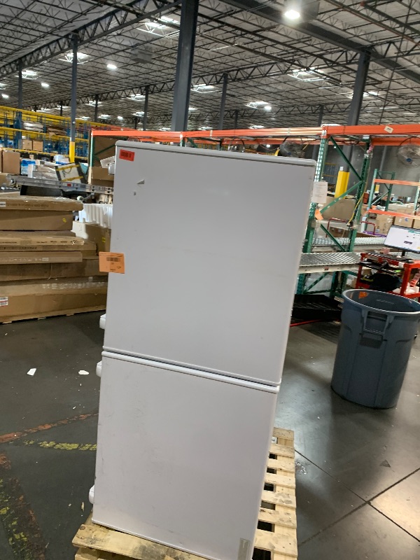 Photo 1 of ***PALLET TRUCK OR TRAILER PICKUP ONLY***
Hamilton Beach 17 cu ft Chest Deep Freezer - White, GARAGE READY Food for Large Family, Storage Basket, Space-Saving Flat Back, Stay-Open Lid, Front-Access Drain, for Basement, Laundry Room, Cottage