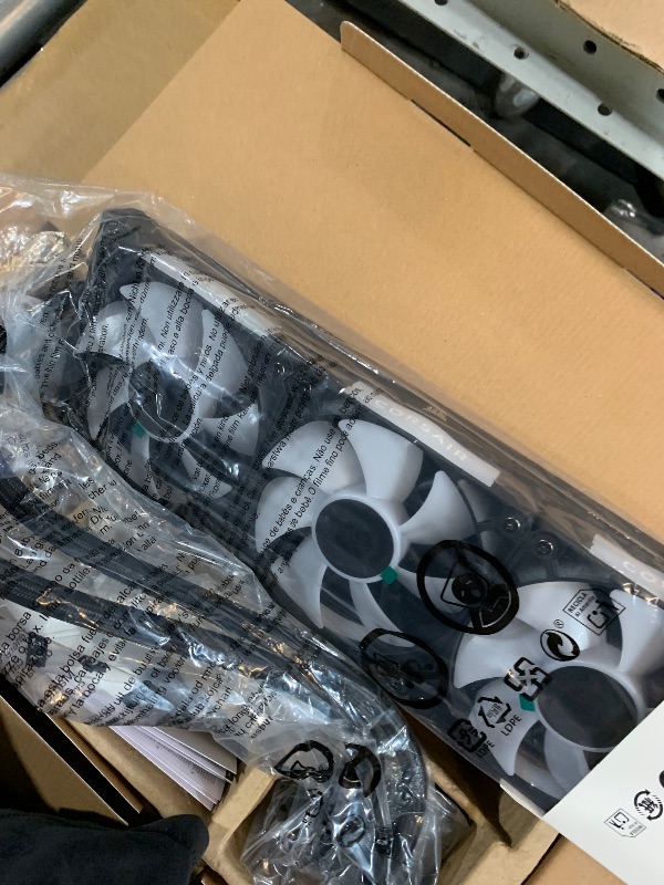 Photo 1 of ***Missing screws, washers and link cables***
CORSAIR iCUE Link Titan 360 RX LCD Liquid CPU Cooler – 360mm AIO – Low-Noise – FlowDrive Cooling Engine – Intel LGA 1851/1700, AMD AM5/AM4 – 3X RX120 RGB Fans – iCUE Link System Hub Included – Black