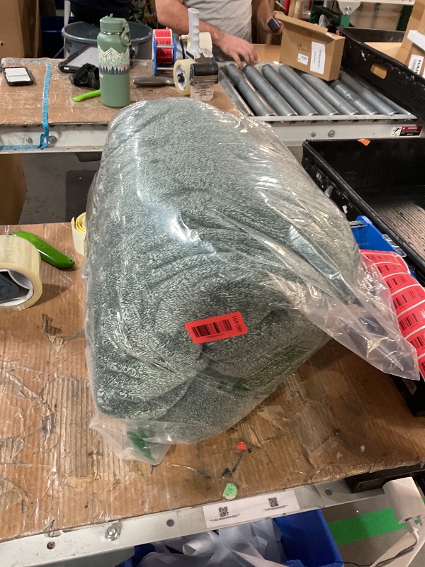 Photo 1 of * stock photo for reference *
Bedsure GentleSoft Fleece Blanket California King Size green - Lightweight Plush Fuzzy Cozy Soft Bed Blankets, 102x96 inches