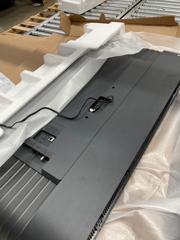 Photo 1 of ***SCREEN IS DAMAGED***Samsung 50-Inch Class Crystal UHD U8000F 4K Smart TV (2025 Model) Endless Free Content, Crystal Processor 4K, MetalStream Design, Knox Security, Alexa Built-in