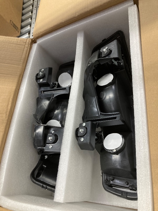 Photo 1 of ***ONE HEADLIGHT-DAMAGED -SELLING AS IS*** Fullux LED DRL Headlights Assembly for 1999-2002 Chevy Silverado 1500 2500 1500HD 2500HD 3500HD 2000-2006 Suburban Tahoe Headlamp Clear Reflector Chrome Housing