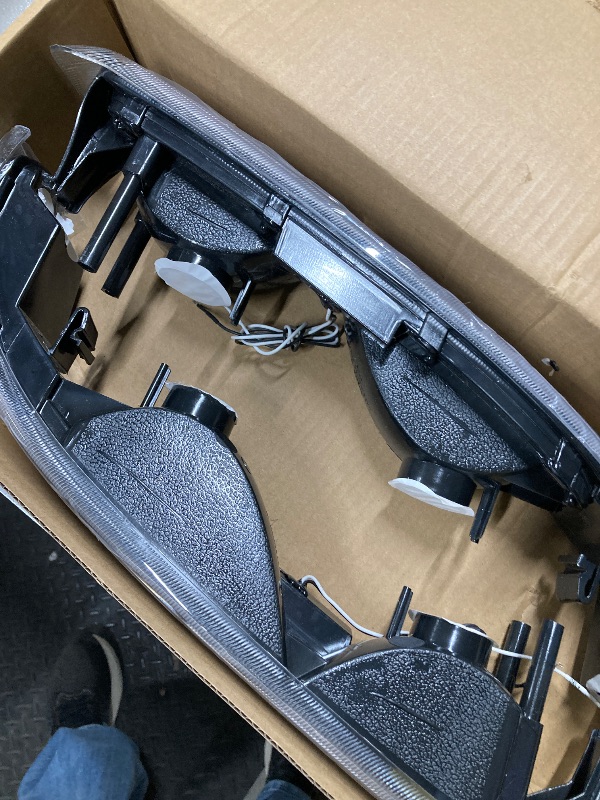 Photo 1 of ***ONE HEADLIGHT-DAMAGED -SELLING AS IS*** Fullux LED DRL Headlights Assembly for 1999-2002 Chevy Silverado 1500 2500 1500HD 2500HD 3500HD 2000-2006 Suburban Tahoe Headlamp Clear Reflector Chrome Housing