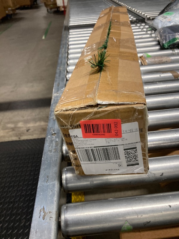 Photo 1 of 
5 ft premium spruce treen 