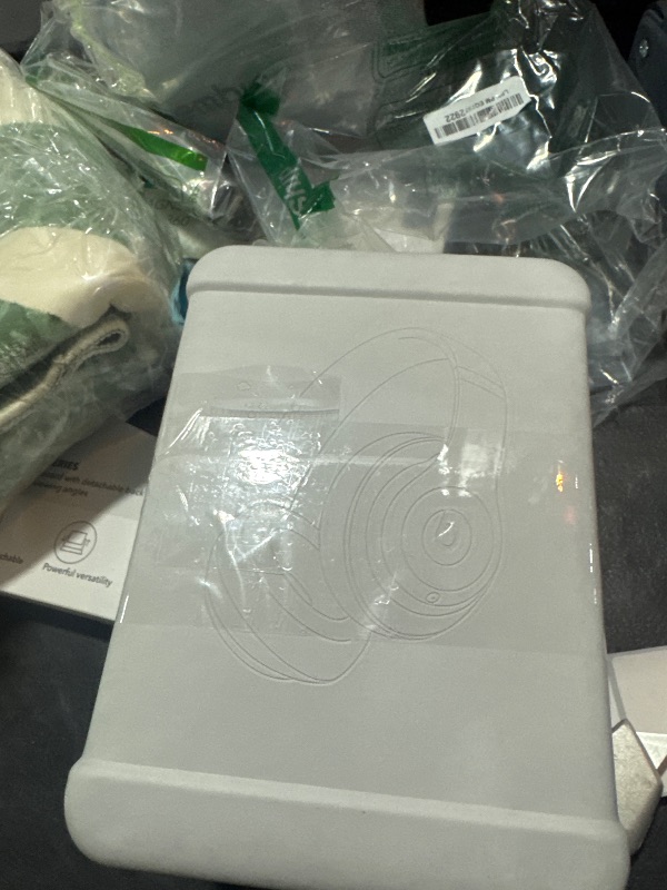 Photo 1 of Beats Studio Pro - Premium Wireless Over-Ear Headphones- Up to 40-Hour Battery Life, Active Noise Cancelling, USB-C Lossless Audio, Apple & Android Compatible - Black