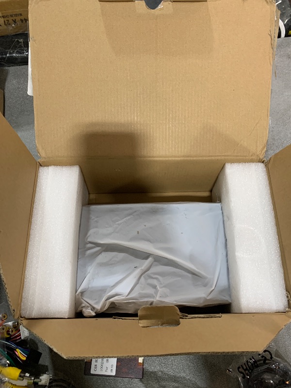 Photo 1 of 4G+64G Android 15 Car Stereo for Chevrolet Chevy Silverado GMC Sierra Yukon 2007-2013 with Wireless Carplay Android Auto, 9 Inch Touch Screen GPS/WiFi/Bluetooth 5.0/ FM/32EQ/ SWC/Backup Camera