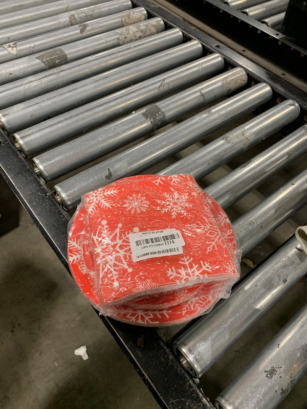 Photo 1 of 100 PCS Merry Christmas Tableware Set Christmas Theme Party Supplies Serves 25 guests Snowflakes Paper Plates Xmas napkins Bulk Christmas Dinnerware Set for Xmas Party Decorations Disposable Tableware