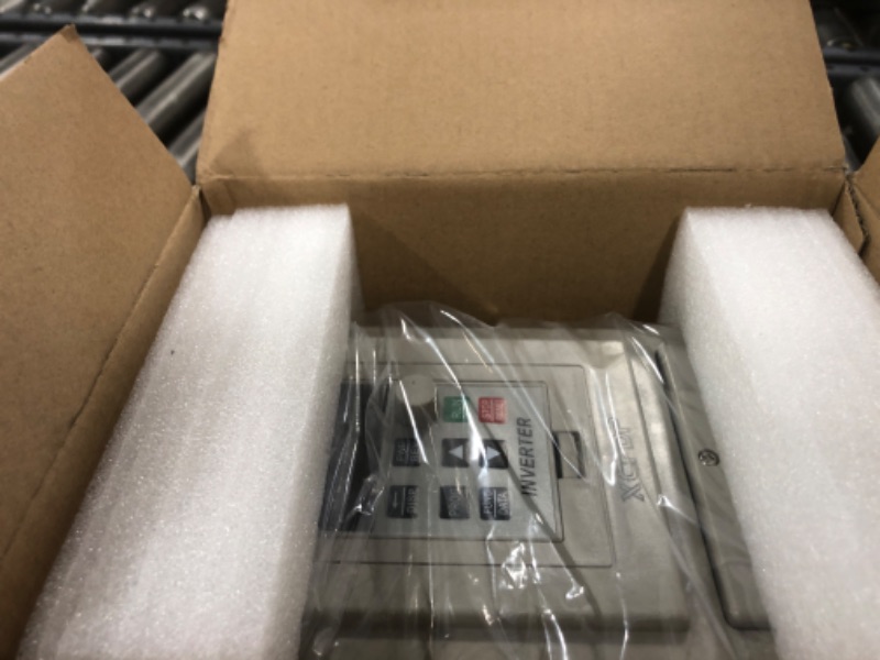 Photo 1 of XCFDP AC 220V/2.2kw 3HP Variable Frequency Drive,12A VFD Inverter Single Phase to 3 Phase Frequency Converter for Spindle Motor Speed Control(Single-Phase Input, 3 Phase Output)