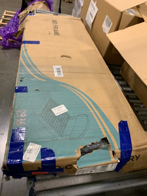 Photo 1 of ** SOLD AS IS NO REFUND/RETURN** SEE COMMENTS
VECELO Queen Size Velvet Upholstered Platform Bed Frame with Nailhead Trim,Tufted Height Adjustable Headboard,Queen Bed with Wooden Slats/Mattress Foundatio/No Box Spring Needed/Under Bed Storage