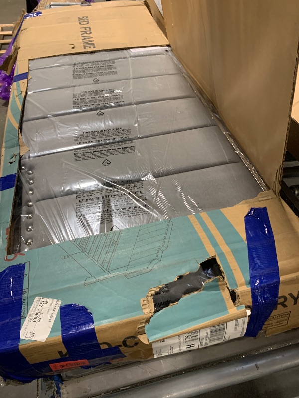 Photo 1 of ** SOLD AS IS NO REFUND/RETURN** SEE COMMENTS
VECELO Queen Size Velvet Upholstered Platform Bed Frame with Nailhead Trim,Tufted Height Adjustable Headboard,Queen Bed with Wooden Slats/Mattress Foundatio/No Box Spring Needed/Under Bed Storage