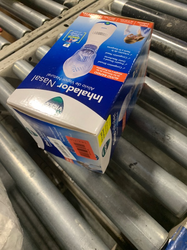 Photo 1 of ***USED*****Vicks Sinus Inhaler, Plug-in Non-Medicated Steam Inhaler for Sinus Relief, Allergies, Congestion & Colds, Vocal Steamer, Soothes Nasal & Throat Passages, Works with VapoPads (1 Included)