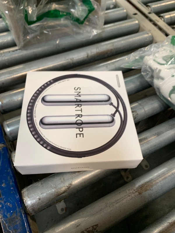 Photo 1 of [Tangram Factory] Smart Rope - LED embedded Jump Rope (Black, Medium)