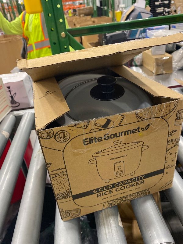 Photo 1 of *UNTESTED*
Elite Gourmet ERC003BX Electric Rice Cooker with Automatic Keep Warm Makes Soups, Stews, Grains, Hot Cereals, 6 Cups Cooked (3 Cups Uncooked), Black