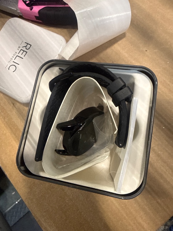Photo 1 of ***it's broken*** RELIC by Fossil Men's Everet Three-Hand Day Date Black Alloy Metal and Black Silicone Band Watch (Model: ZR12227)
