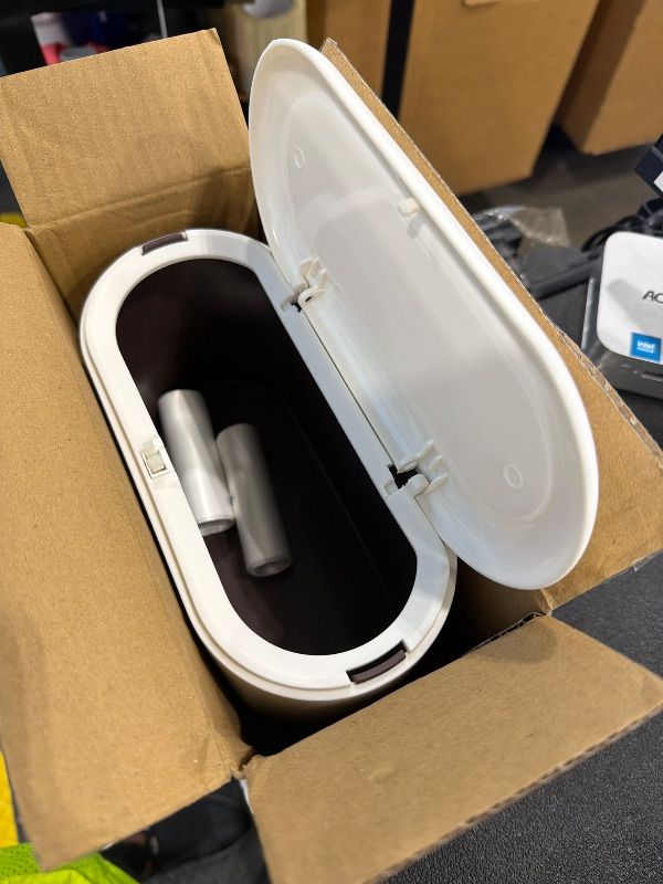 Photo 1 of *MAJOR DAMAGE - Lid is broken off at the hinge*
SUBEKYU Mini Trash Can with Lid,Small Desk Trash Can,Countertop Mini Garbage Cans,Tiny Waste Basket,White,with 3 roll Bags