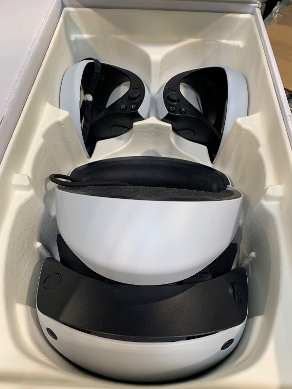 Photo 1 of ** UNKNOWN FUNCTIONALITY **PlayStation VR2 (PSVR2)