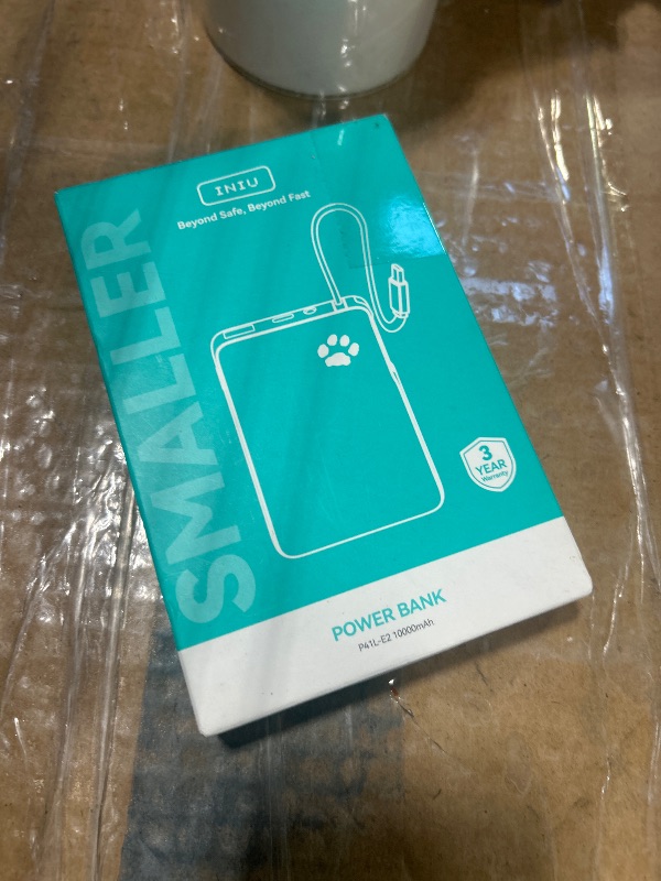 Photo 1 of ****DOES NOT WORK, SELLING FOR PARTS***INIU 45W Power Bank, Fast Charging Portable Charger with Built-in USB C Cable, 10000mAh Small Type C Powerbank, Battery Pack for iPhone 17 16 15 14, iPad, Samsung S25 S24 etc Travel Camping Essentials ****DOES NOT WO