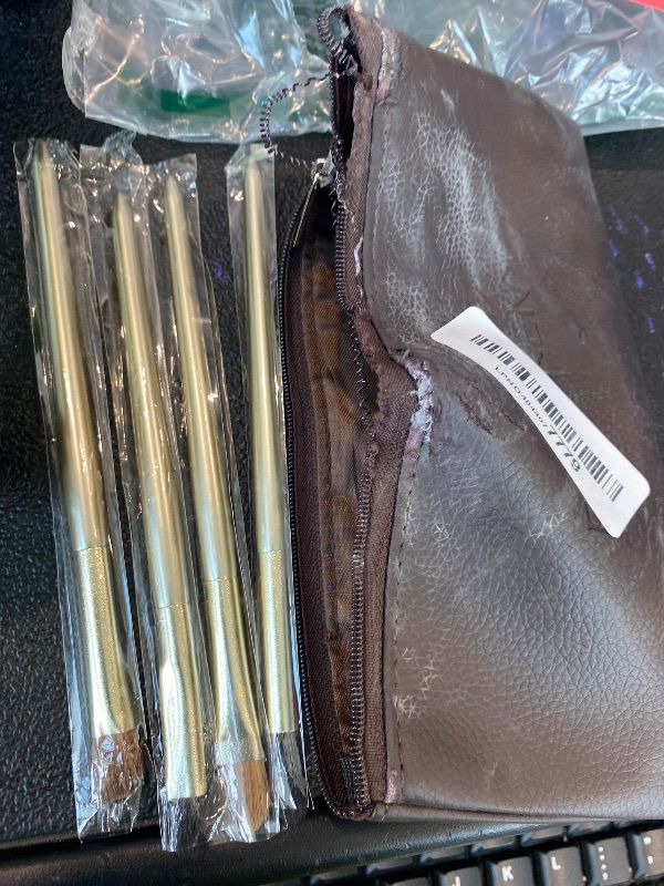 Photo 1 of ***MISSING PIECES*** ***MAJOR DAMAGE*** ENZO KEN Natural Goat Hair Eye Shadow Brush Set, Pony Hair Eyeshadow Brushes Set, Small Nose Contour Brush, Angled Eyeshadow Brush, Eyeshadow Blending Brush, Eye Makeup Brushes Set Professional - E200