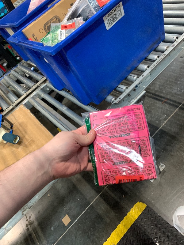 Photo 1 of **MISSING PARTS**
qiqee 10PCS Bright Pink Mini Gift Bags with Tissue Paper Handles 6.3"x4.7"x2.4" Small Size Present Party Favor Bags? 20pcs Tissue Paper ?