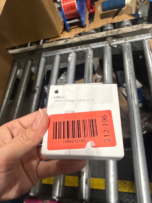 Photo 1 of *UNTESTED*
Apple 240W USB-C to USB-C Woven Charge Cable (2 m): Fast and Convenient Charging