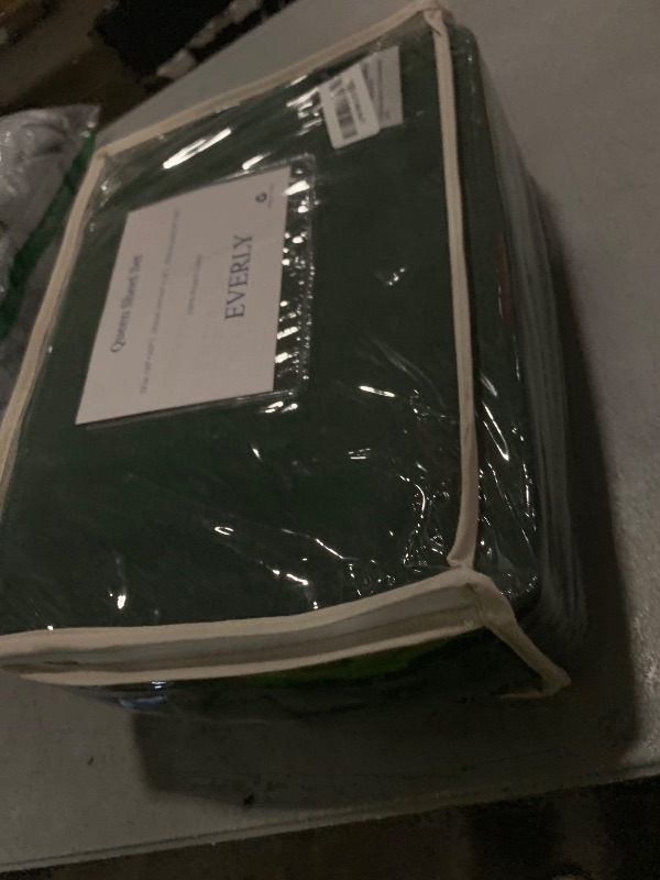 Photo 1 of EVERLY Linen Queen Size Sheets Set,100% French Washed Pure Linen Bed Deep Pocket Sheets,4Pieces(1Flat Sheet,1Fitted Sheet,2Pillowcases) Suitable for Hot Sleepers,180GSM Dark Green Bedding Set