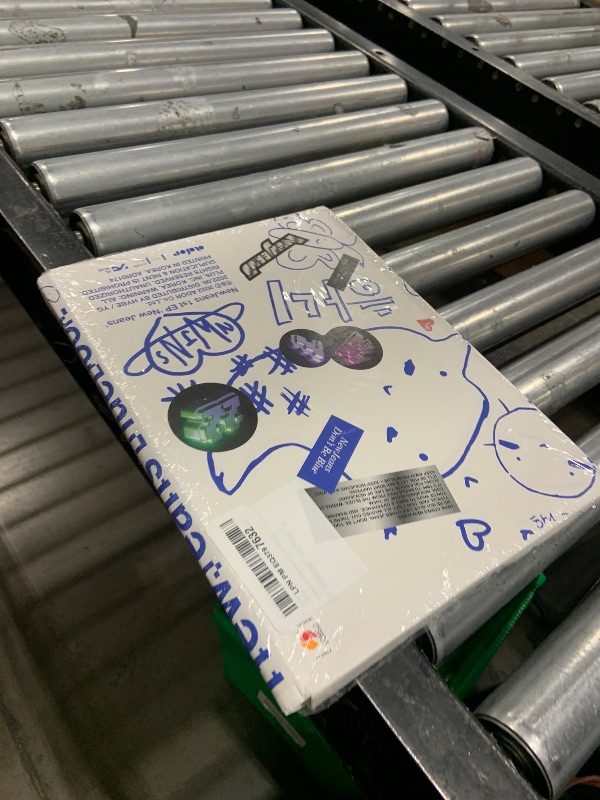 Photo 1 of ( Blue Book Version ) NEWJEANS NEW JEANS 1st EP Album ( HANNI Ver. ) K-POP SEALED