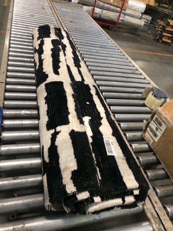 Photo 1 of ** VERY USED **** Signature Design by Ashley Bramshaw Modern Indoor Striped 5 x 7 Rug, Black & White