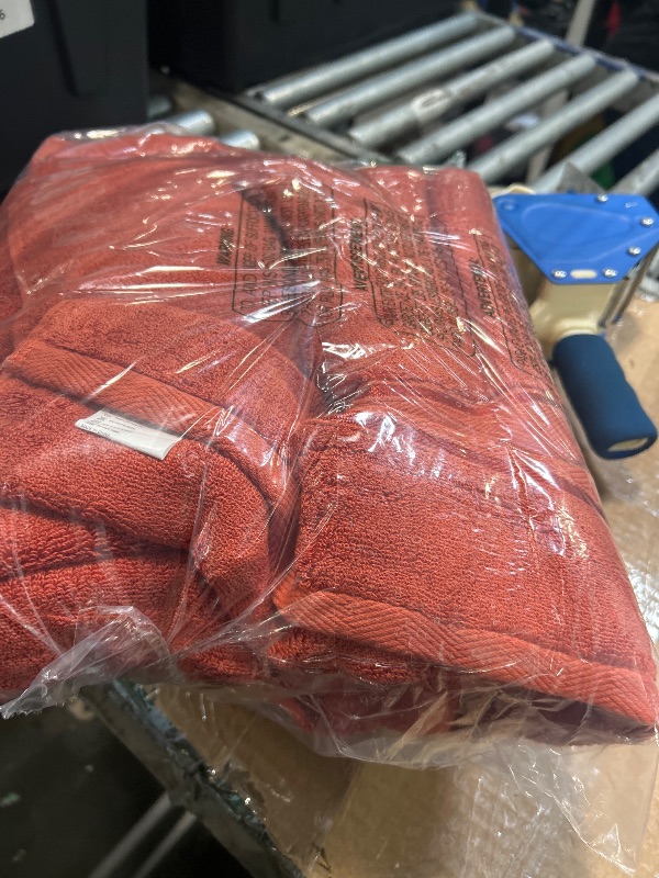 Photo 1 of ****SIMILAR ITEM****
Cotton Paradise 6 Piece Towel Set, 100% Cotton Soft Absorbent Turkish Towels for Bathroom, 2 Bath Towels 2 Hand Towels 2 Washcloths, Red Towel Set