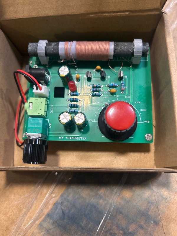 View 2 of ****SIMILAR ITEM****
AM Transmitter, 600Khz ?1500Khz 5?12V Amplitude Modulation Transmitter with 3.5mm Headphone Jack, DIY AM Transmitter Micro Power for Radio Receiver Player Testing