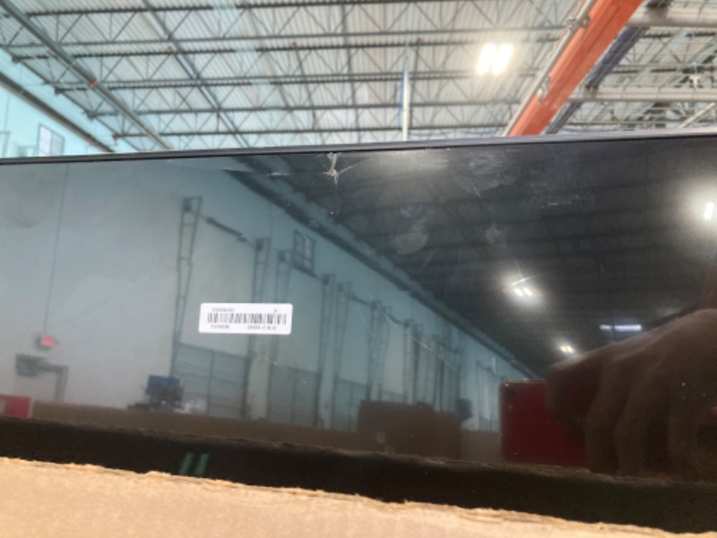 Photo 1 of **BROKEN SCREEN** **SALE FOR PARTS**
Samsung 50-Inch Class QLED Q7F Series Samsung Vision AI Smart TV (2025 Model, 50Q7F) Quantum HDR, Object Tracking Sound Lite, Q4 AI Gen1 Processor, 4K upscaling, Gaming Hub, Alexa Built-in