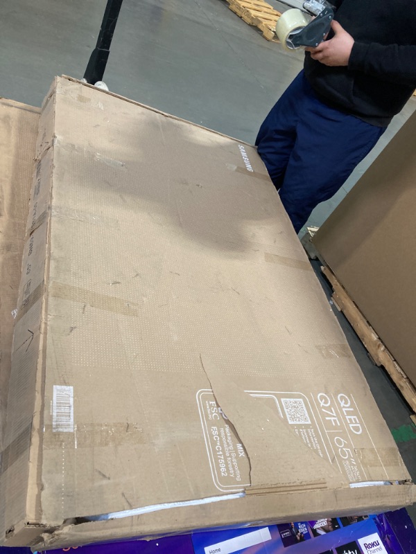 Photo 1 of **BROKEN SCREEN** **SALE FOR PARTS**
Samsung 65-Inch Class QLED Q7F Series Samsung Vision AI Smart TV (2025 Model, 65Q7F) Quantum HDR, Object Tracking Sound Lite, Q4 AI Gen1 Processor, 4K upscaling, Gaming Hub, Alexa Built-in
